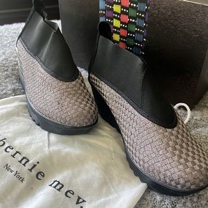 BNWB bernie mev wedge